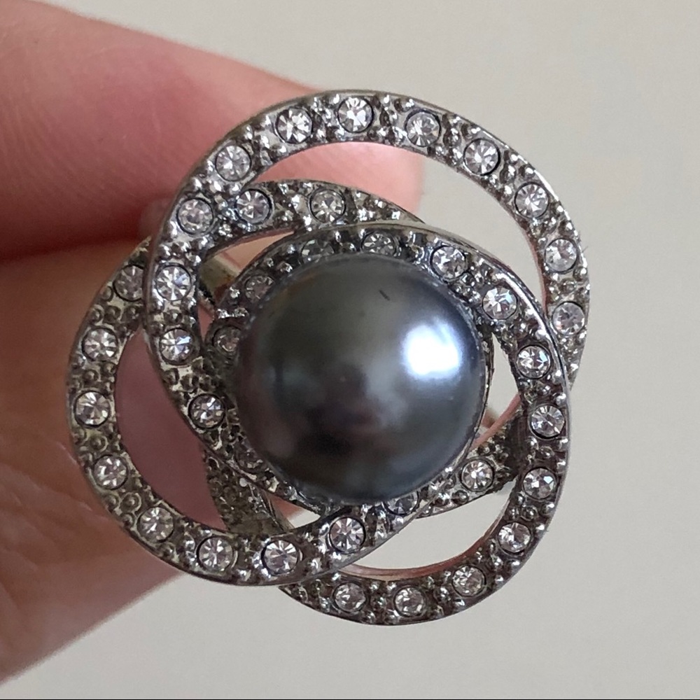 Avon pearl & diamond knot-design ring, size 8